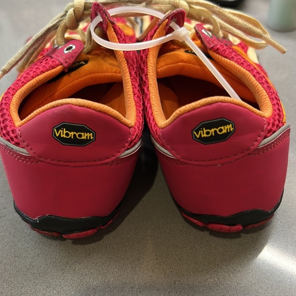 Vibrant 5 finger shoes - Picture 3 of 6